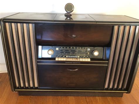 Emerson Wood&x27;&x27; Little Miracle&x27;&x27; Chassis Maple Cabinet. . Grundig majestic